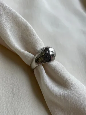 1960s engraved raised bulbous ring R127