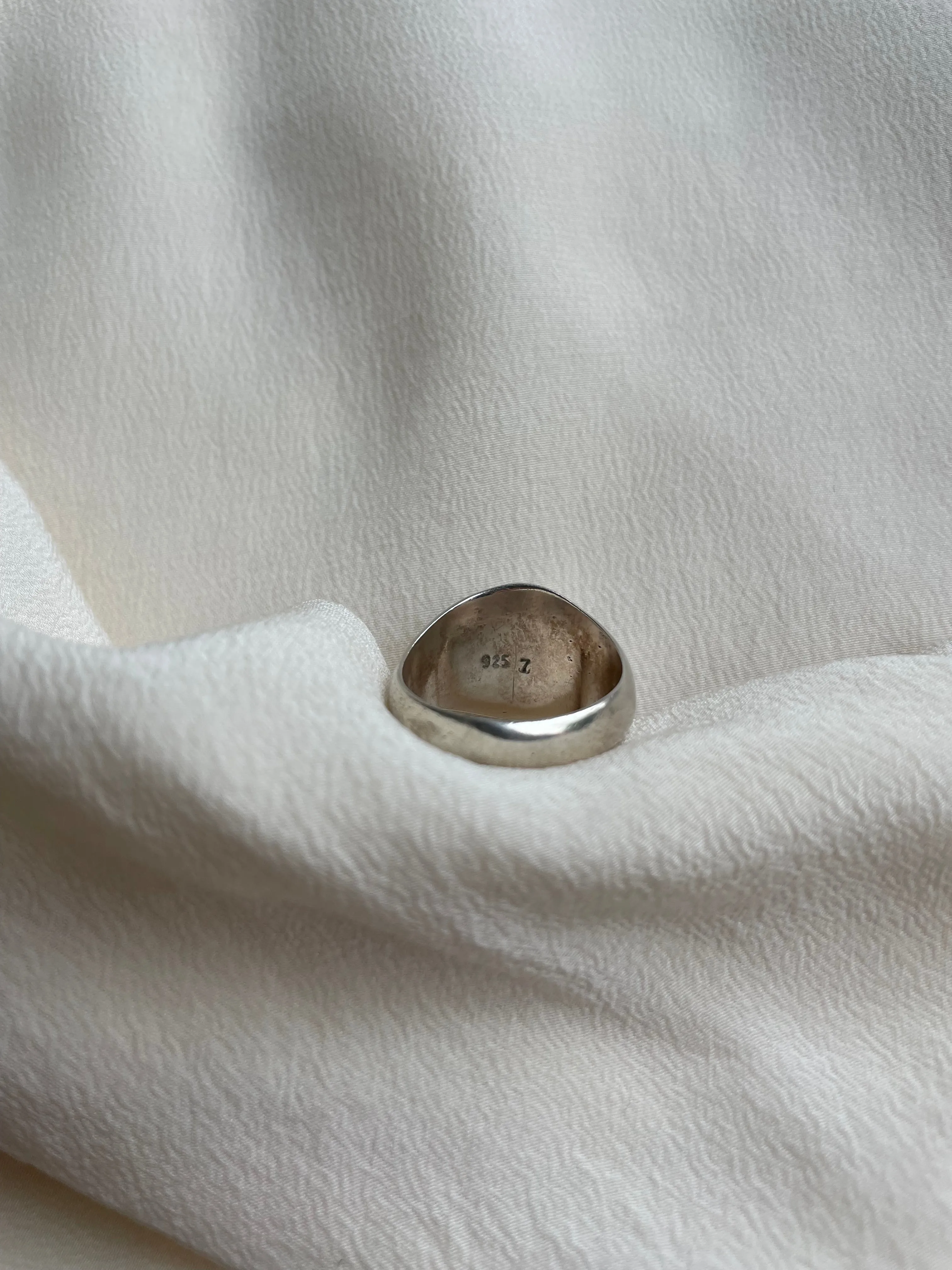 1960s engraved raised bulbous ring R127