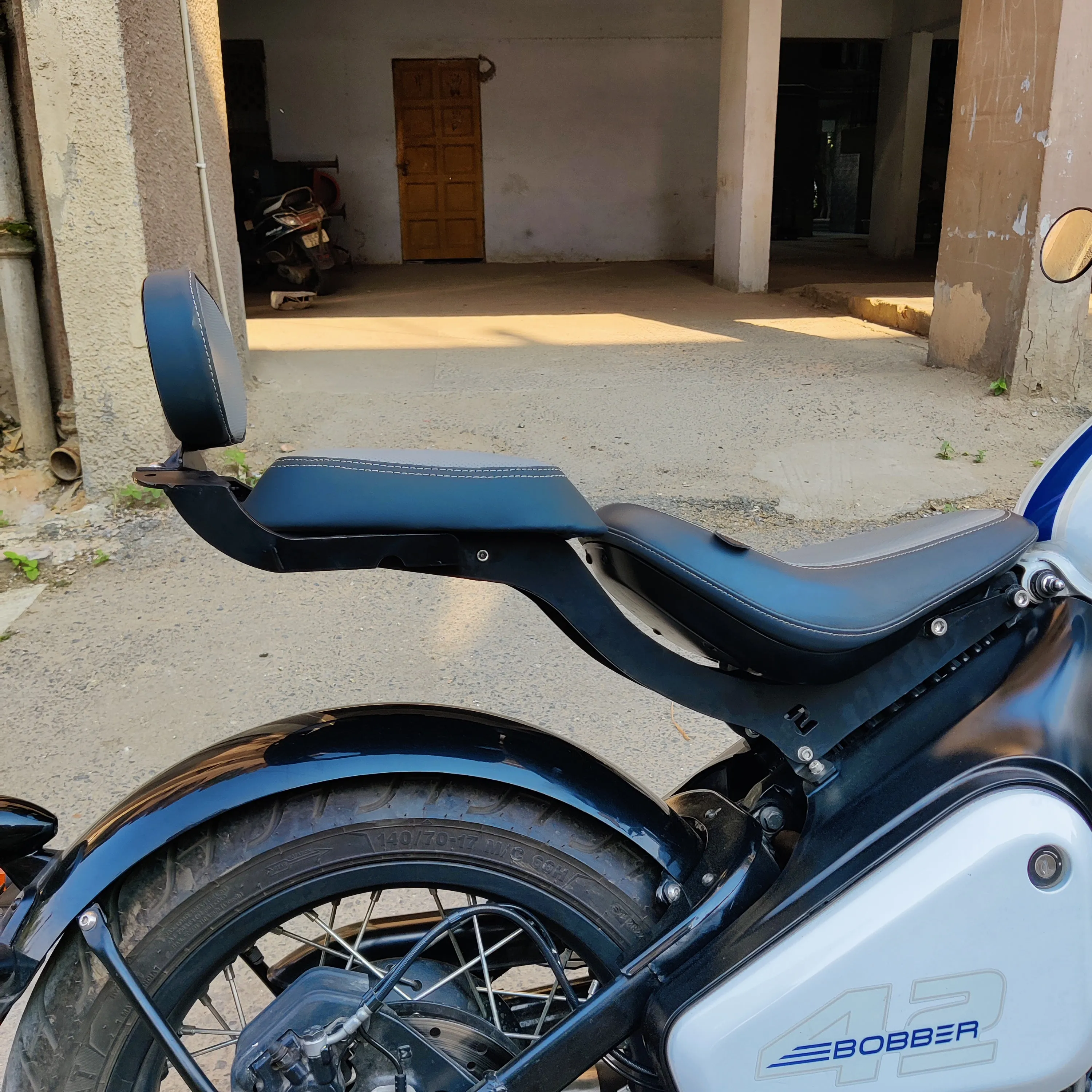 Hammer Backrest for Jawa Perak & 42 Bobber | Durable, Comfortable, Stylish