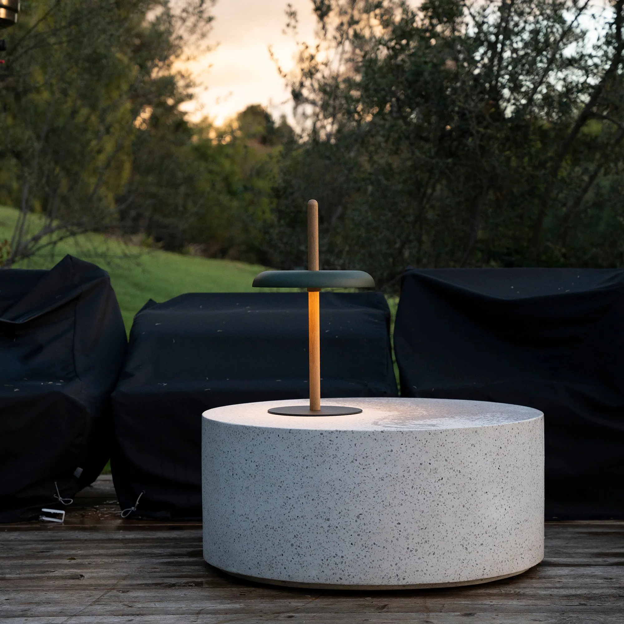 Nivél Portable Table Lamp