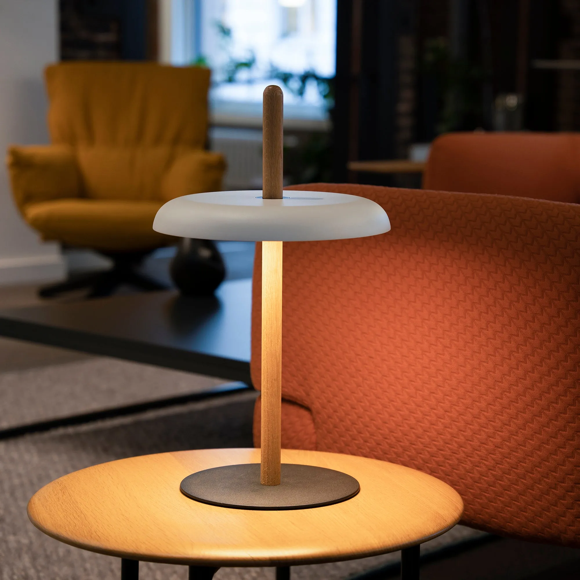 Nivél Portable Table Lamp