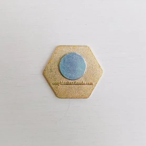 "Bee Lovely" Needle Minder